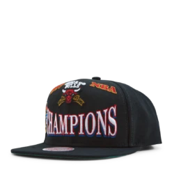 Mitchell & Ness Bulls 1997 Champions Snapback