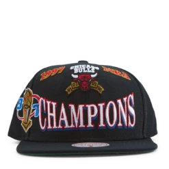 Mitchell & Ness Bulls 1997 Champions Snapback 9 Mitchell & Ness Bulls 1997 Champions Snapback -SoleStory Butik 60561 79 004