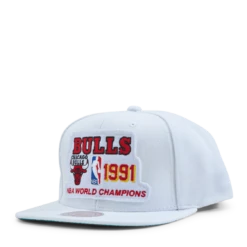 Mitchell & Ness Bulls 1991 Champs Snapback