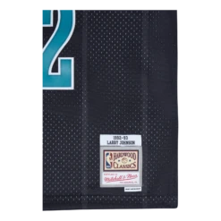 Mitchell & Ness Hornets Swingman Jersey - Larry Johnson -SoleStory Butik 60562 28 004