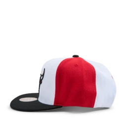 Mitchell & Ness Bulls On The Block Snapback -SoleStory Butik 60663 26 002