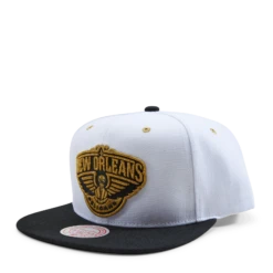 Mitchell & Ness Pelicans Gold Pop Snapback