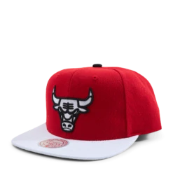 Mitchell & Ness Bulls Cardinal 2 Tone Snapback