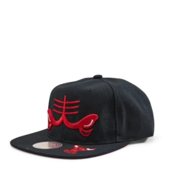 Mitchell & Ness Bulls Dead Remix Deadstock Snapback