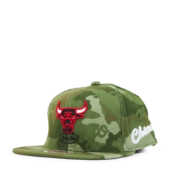 Mitchell & Ness Bulls Tonal Camo Stretch Fitted HWC