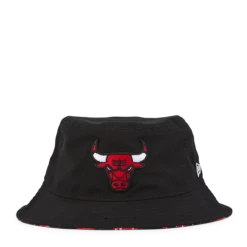 NEW ERA BULLS PRINT INFILL BUCKET -SoleStory Butik 60969 53 005