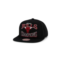 Mitchell & Ness Bulls Champions Era Snapback HWC