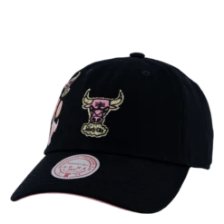 Mitchell & Ness Bulls Sidewalk Sketch Strapback HWC