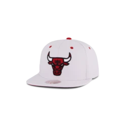 Mitchell & Ness Bulls White Team Color Snapback