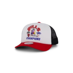 Mitchell & Ness Bulls Champs Fest Trucker HWC